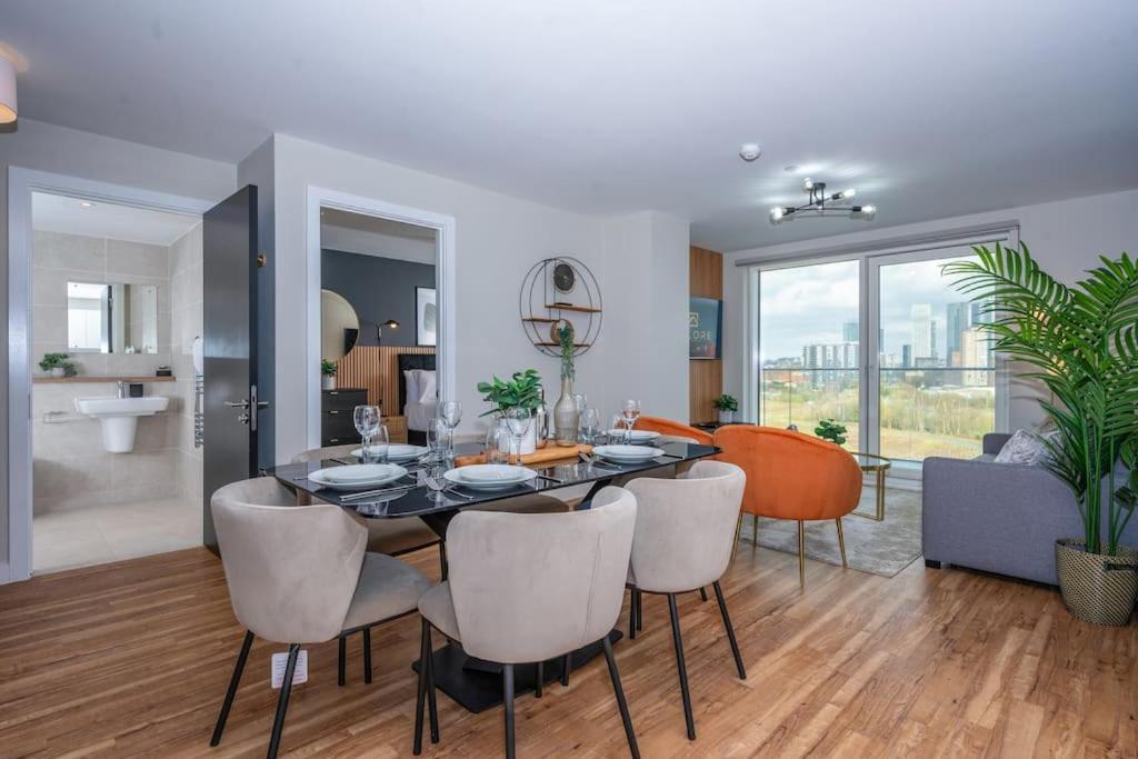 Modern Waterfront Living City's Hotspots Nearby * Манчестер
