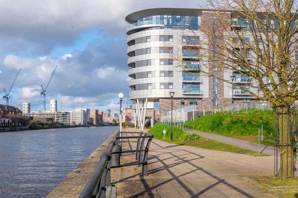 Апартаменты Modern Waterfront Living City's Hotspots Nearby *